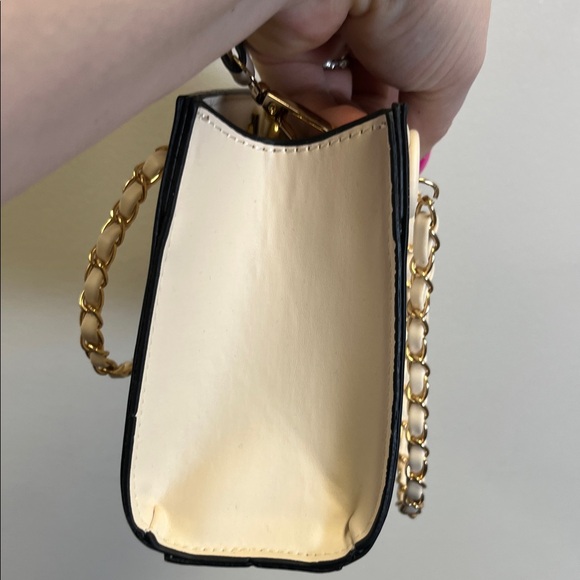 Tory Burch Ivory Quilted Bag with Gold Chain - Picture 6 of 6